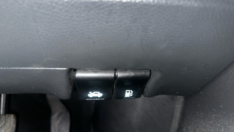 Nissan Qashqai 1.3 DiG-T N-Connecta 5dr Petrol Hatchback